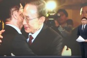 丽江李明博、朴槿惠给金文洙打气 鼓励其争取赢得韩国大选