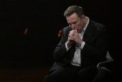丽江特斯拉股价收涨超3%：特朗普无意沟通，马斯克父亲劝儿子低头
