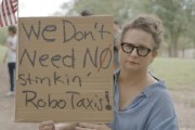 丽江特斯拉在得州奥斯汀遭遇抗议活动：反对马斯克Robotaxi计划